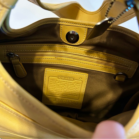 Vintage Coach Maize Smooth Leather Shoulder Bag with Buckle Accents - Picture 8 of 12